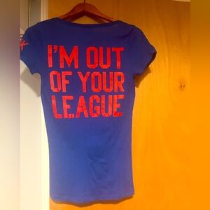 VS pink size sml Chicago Cubs tee. Short sleeves